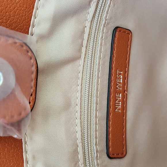 NWT NINE WEST DIANTHA CARRYALL SHOULDER BAG WITH WRISTLET - Picture 13 of 16